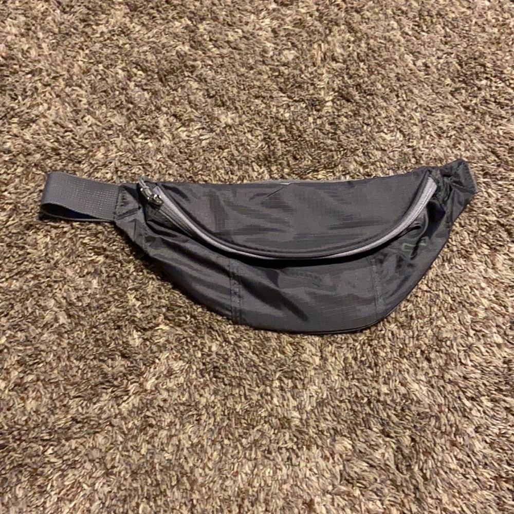 Gray body bag/Fanny pack